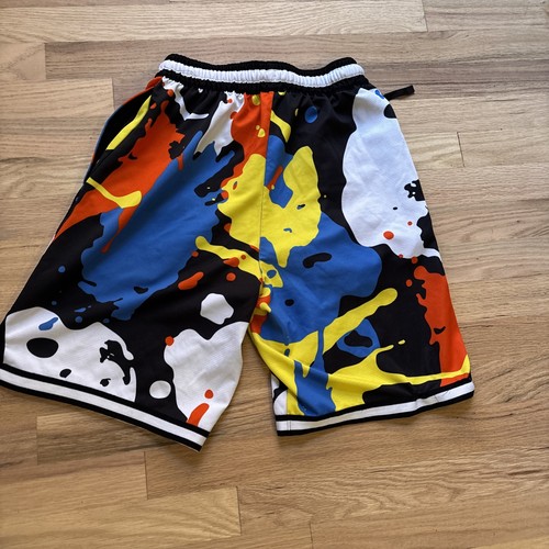 Pantalones Cortos de Baloncesto Para Hombres Nike Dri-Fit DNA Pintura Salpicaduras Talla Pequeña Tema Años 90’s - Imagen 6 de 8