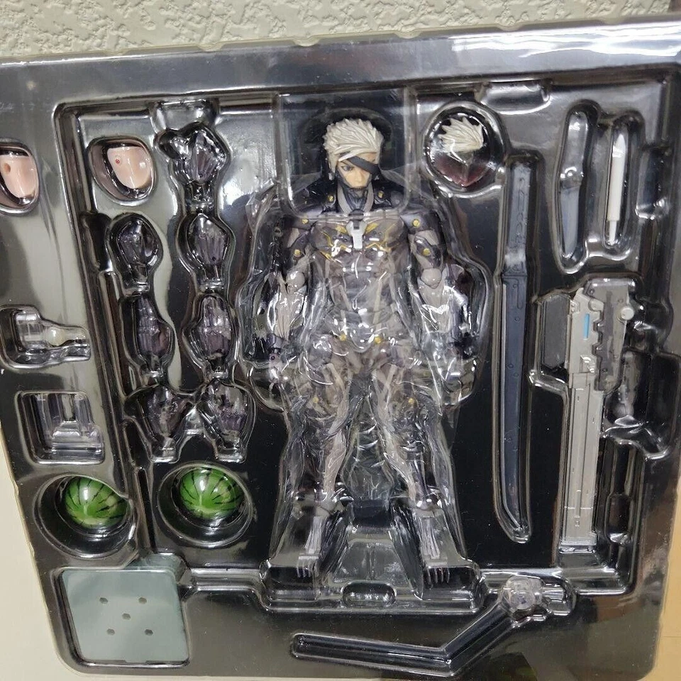 Figura Revoltech Yamaguchi Metal Gear Rising Revengeance Raiden No.140 Kaiyodo Foto 4 de 4