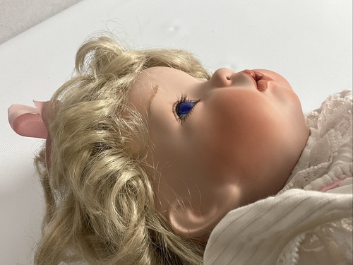 Celia Doll Company Porcelain Doll, Limited Edition ' Elizabeth ' with Outfit - Picture 9 of 11