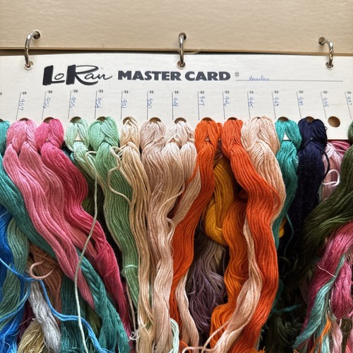 LoRan Master Card Floss Holder Binder Embroidery Thread Lot 131 Colors 9 Pegs - Picture 4 of 10