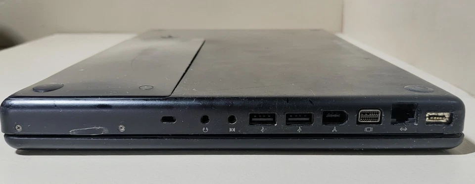 Apple MacBook (A1181) | Negro Vintage 2007 | Para piezas/reparación, tiene bandeja de CD Foto 3 de 4