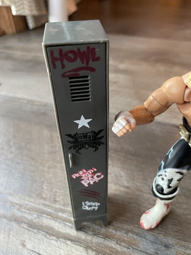 ToyBiz WCW Heavy Weight Champions HULK HOGAN Figure from 3-pack NWO Belt, Locker - Picture 5 of 11