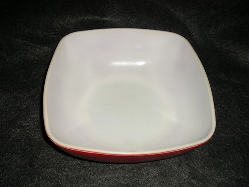 Vintage Pyrex Red Mixing Bowl Square Serving 525B 2 1/2 Quart MCM Retro - Picture 3 of 5