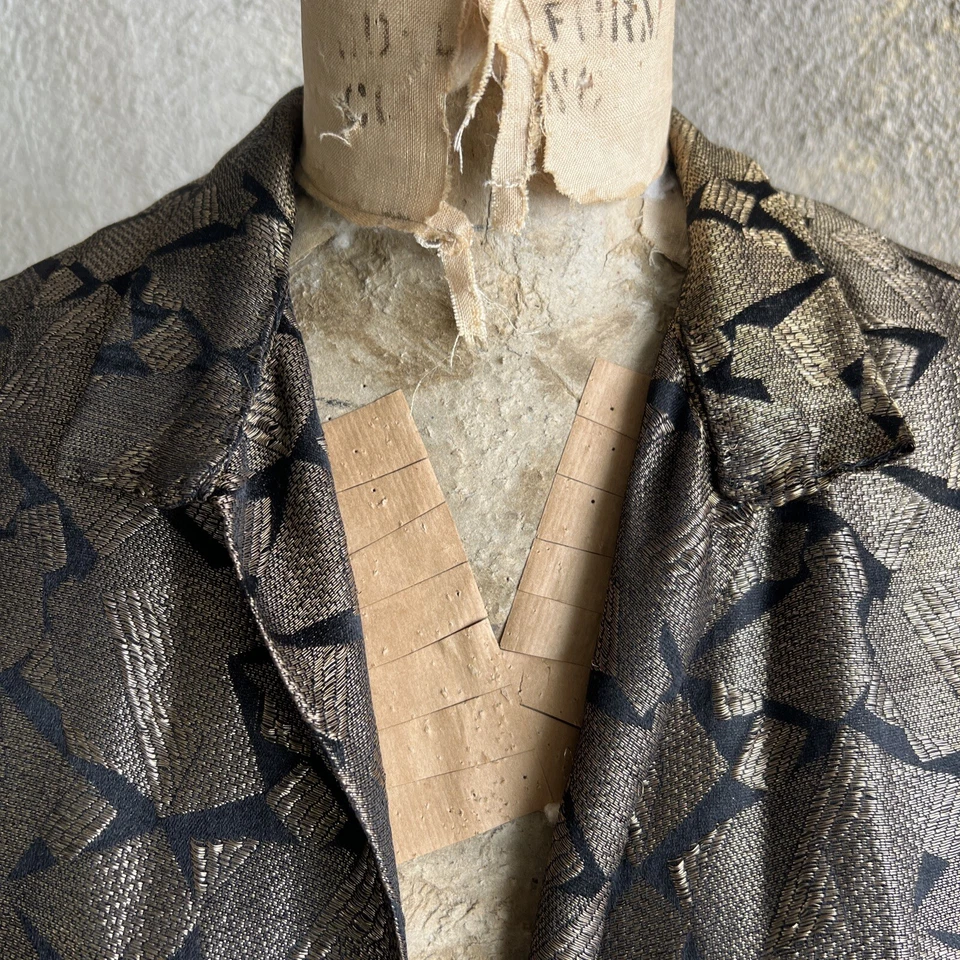 Antiguo Abrigo Chaqueta Lamé de Seda Dorado y Negro Años 20 Patrón Art Deco Años 30 De Colección Foto 2 de 4