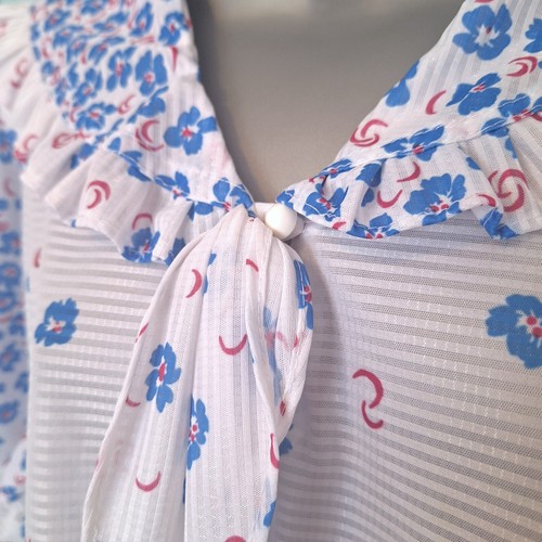 VINTAGE 1970s Dress Size S/M White Blue Floral Pleated Shawl Collar Vtg Coquette - Picture 11 of 16
