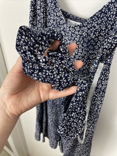 Nuevo con etiquetas $34 Arizona Jean Co Mujer’s Talla Mediana Azul Marino y Blanco Rayón Floral Mameluco - Imagen 7 de 11