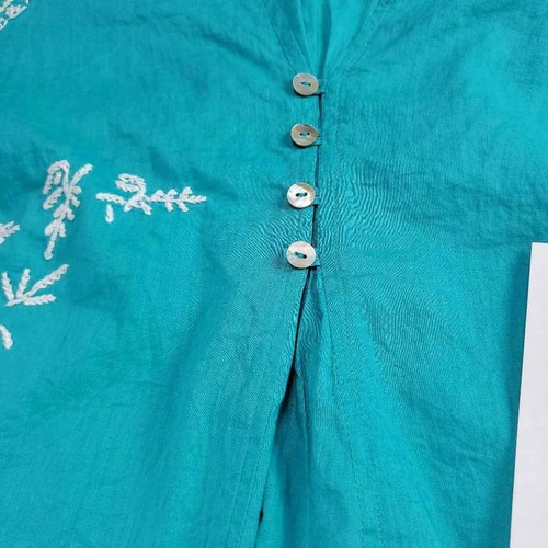 Camisa frontal con botones verde bordada manga larga XS Suave Circundings - Imagen 10 de 10
