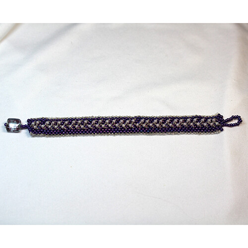 One-Drop Peyote Armband mit Kunstperle. Lila, Silber und Rosa. - Bild 2 von 4