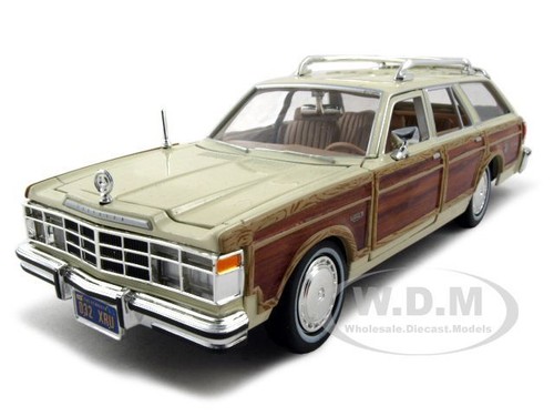 1979 CHRYSLER LEBARON TOWN AND COUNTRY BEIGE 1:24 MODEL CAR BY MOTORMAX 73331 - Picture 1 of 6