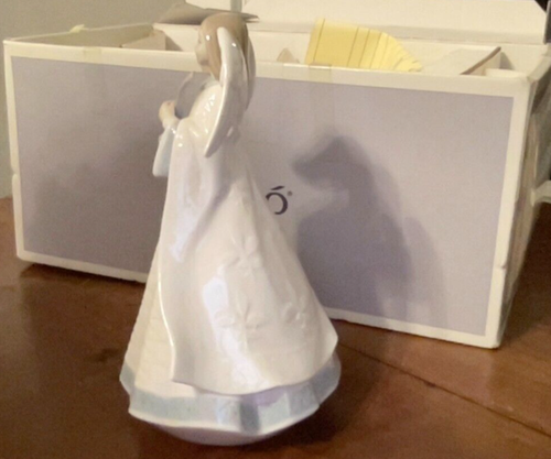 Vintage Lladro Figurine. Angel. #85F. 7 1/2" Tall. - Picture 4 of 7