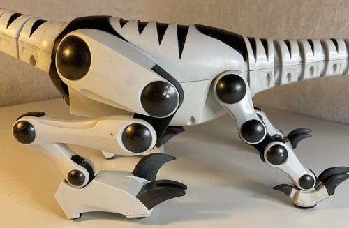 WOW WEE ROBORAPTOR WEISS SCHWARZ INTERAKTIVER DINOSAURIER 28" ROBOTER OHNE FERNBEDIENUNG, FUNKTIONIERT - Bild 8 von 12
