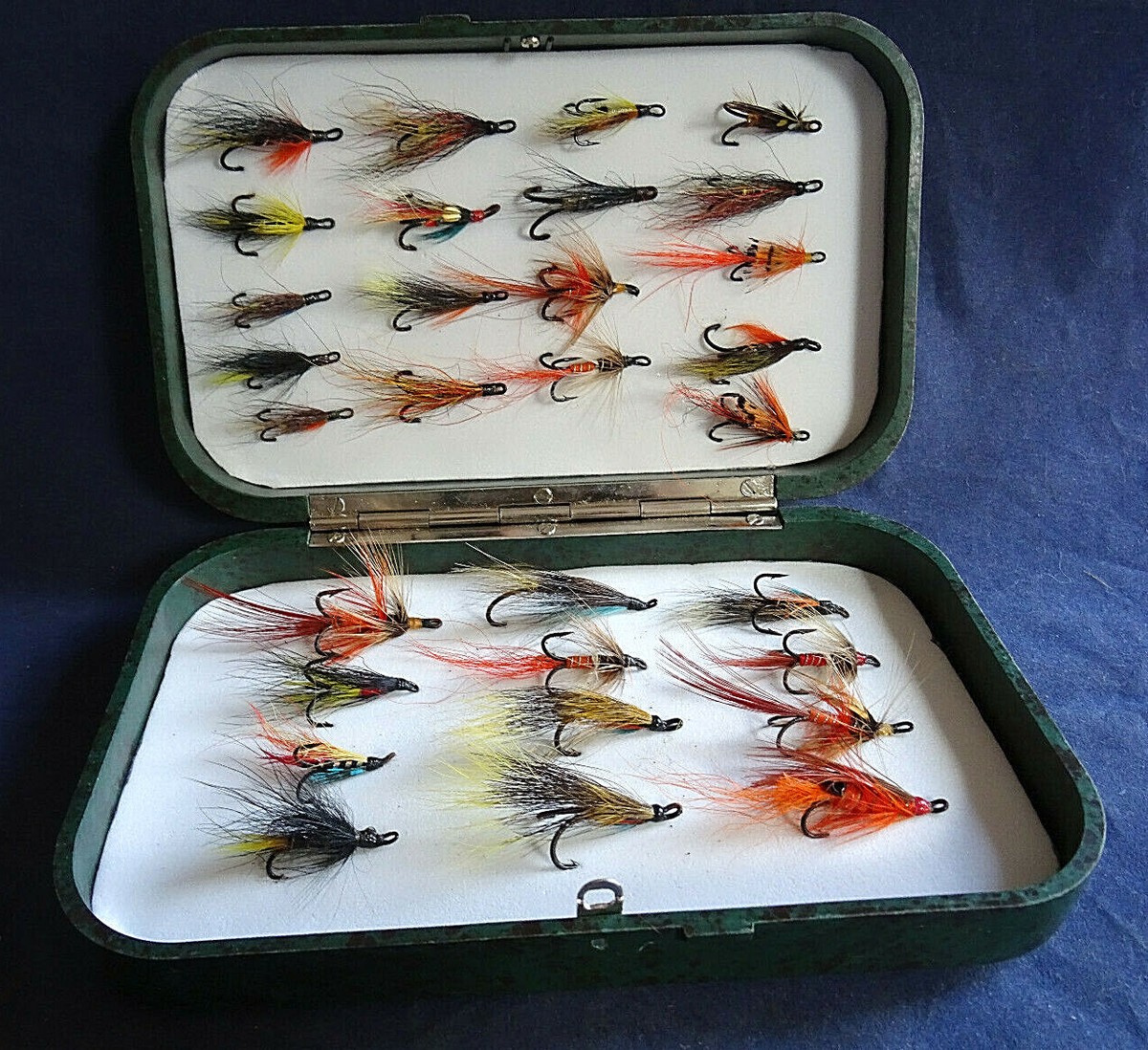 A GOOD MODERN HARDY NERODA DRYWET FLY BOX + COLLECTION OF A GOOD MODERN HARDY NERODA DRYWET FLY BOX + COLLECTION OF