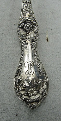 "Cuchara para servir peonía de plata esterlina Reed & Barton LES CINCO FLORES 7/8" - Imagen 2 de 4