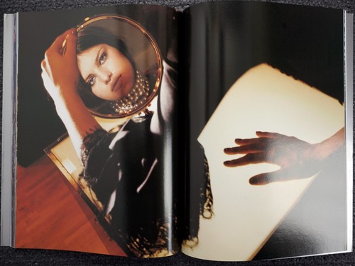 VOGUE’S GLITTERING WORLD Supplemento Al N. 592 Vogue Italia - Foto 12 di 14