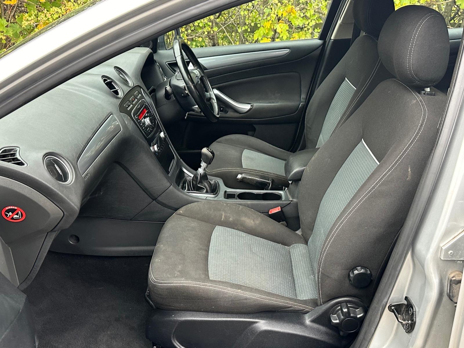 2012 Ford Mondeo 1.6 TDCi Eco Zetec 5dr [Start Stop] HATCHBACK Diesel Manual - Image 11