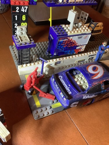 Mark Martin NASCAR Pit Road Lego Set ~ Vintage - Bild 5 von 19