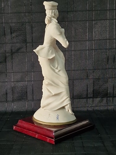 Porcelain figurine "B.Merli" 9"(23cm), Made in Italy, Limited Edition & Vintage - Picture 7 of 13