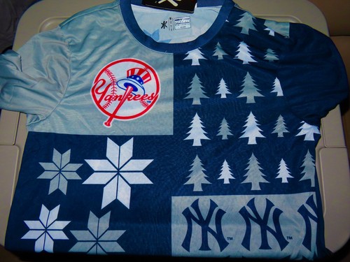 NEW YORK YANKEES "UGLY CHRISTMAS SWEATER"  SHIRT NEW WITH TAGS SIZE MEN'S MEDIUM - Picture 2 of 8
