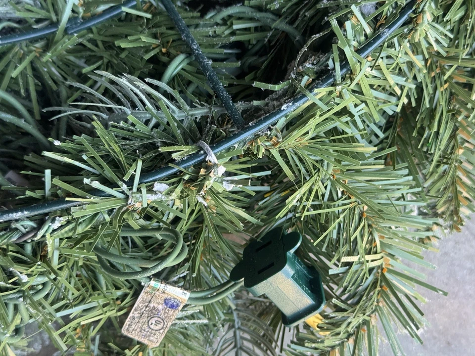 30-дюймовый матовый искусственный венок Vickerman с разноцветными лампами A156832LED НОВЫЙ - Изображение 4 из 4