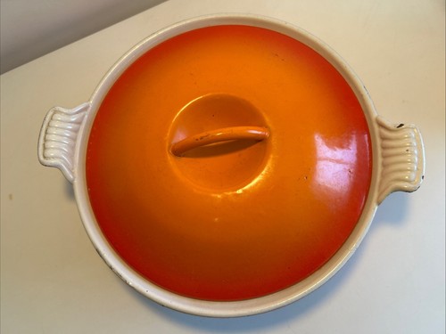 Le Cruset Cousances Size 24 Cast Iron Pot W/Lid Casserole Volcanic Orange Enamel - Picture 2 of 6