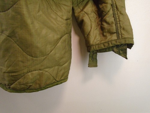 Chaqueta de campo militar de Estados Unidos era de la guerra de Vietnam 1970 M65 forro verde mediano 151-N - Imagen 5 de 12