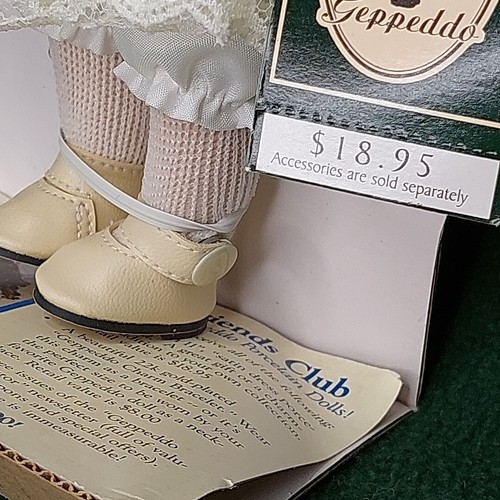 Muñeca de porcelana Geppeddo de 11 pulgadas con rizos largos rubios ojos verdes nueva en caja #11B967 - Imagen 7 de 14