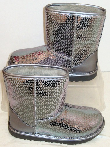 New UGG Classic II Gel Hearts Fashion Boots Youth US Size 6 UK 5 EUR 38 1151613K - Picture 1 of 6