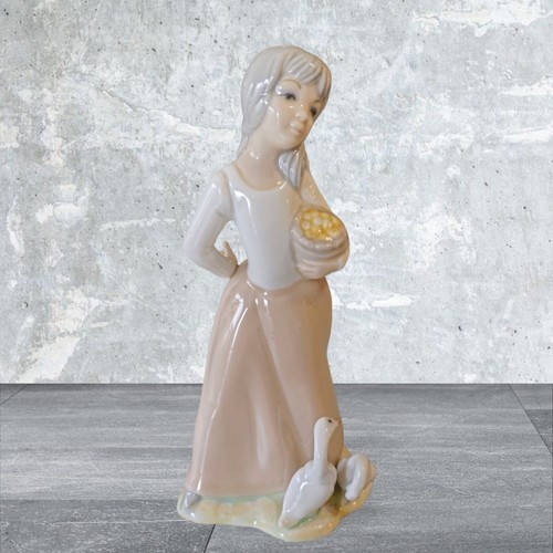 RARE MINT Lladro Girl With Lamb Jealousy Figurine 1278 +Tengra Porcelain Figure - Picture 6 of 10