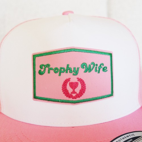 Trophy Wife | Sombrero de camionero YP Classic 6006 | Blanco/Rosa - Imagen 3 de 4