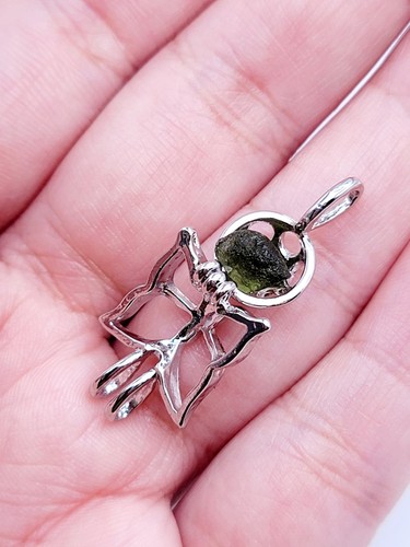 100% Genuine Natural Moldavite Butterfly Locker Necklace Silver Tone - Picture 8 of 9