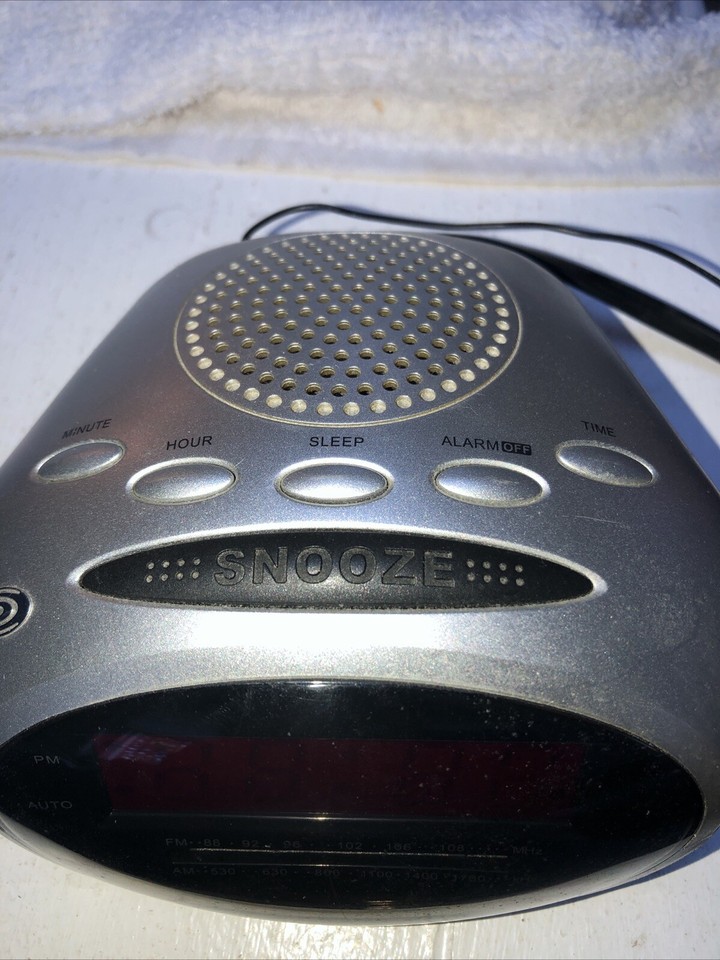 DURABRAND AM/FM Digital ALARM Clock Radio Model CR500 TESTED eBay