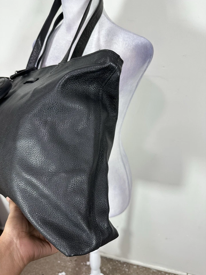 Bolso de mano Tahari para mujer color negro 100 % cuero Foto 4 de 4