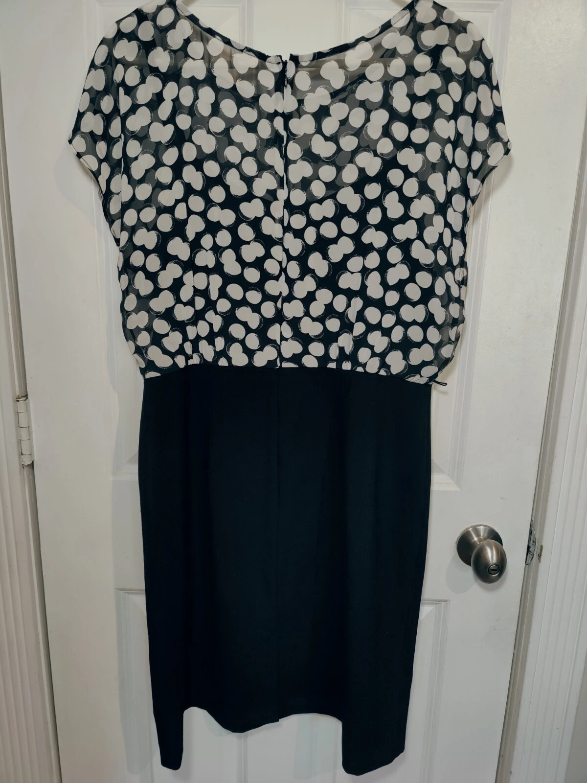 Abito Alyx bianco e nero manica corta blouson al ginocchio 14