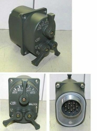 Switch , 24v Master Light (Green); Common ; 7368702 MS51113-1 5930-00-307-8856 - Picture 5 of 10