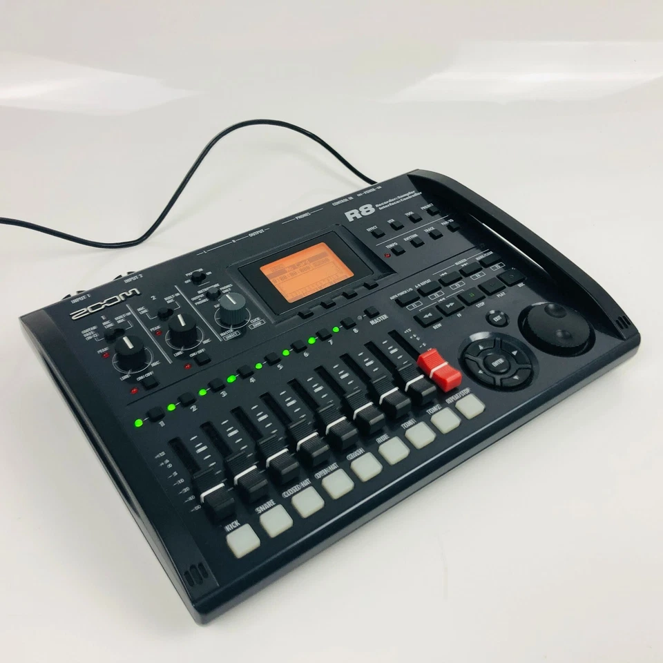 Zoom R8 Multitrack Digital Recorder 8-track MTR Sampler Working Order - Image 2 of 4