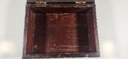 RARE VINTAGE SMALL WOOD CHEST TRUNK TRINKET BOX WITH PIG HAND CARVED - Picture 15 of 16