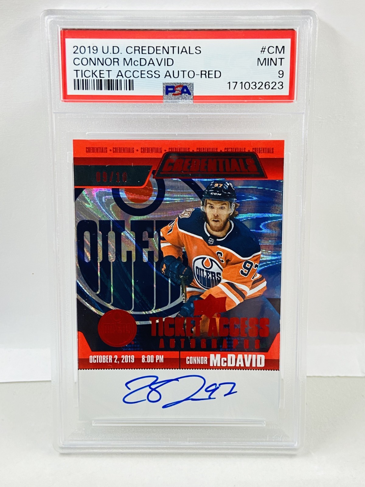 2019 UD Credentials Connor McDavid Ticket Access Auto Red #09/10 PSA 9 view 1