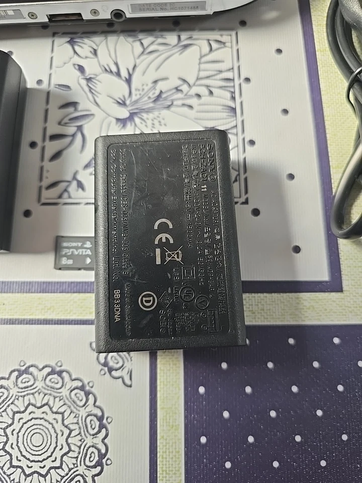 Sony PlayStation PS Vita OLED PCH-1001 - Immagine 2 di 4