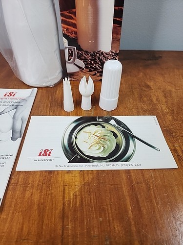 Vintage iSi Coffee Cream Whipper 500 ml 1 Pint White Made in Austria New in Box - Picture 4 of 12