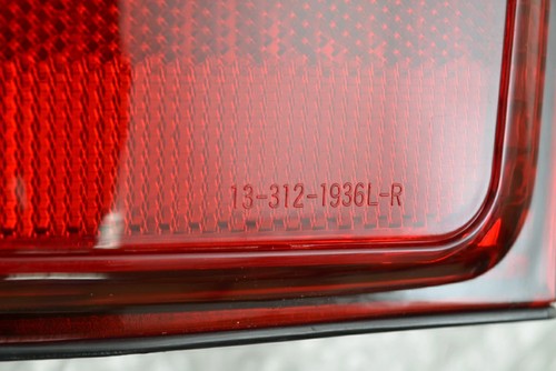 For Toyota 185 4Runner Hilux Surf 96-02 Tail Lamp ASSY Left and Right JDM Japan - Picture 7 of 8