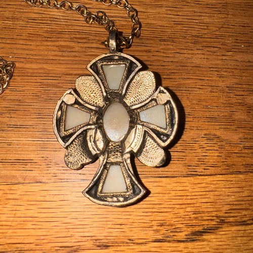 Vintage Miracle Pendant Necklace Scottish Celtic Cross Agate Styled Glass Signed - Picture 3 of 4