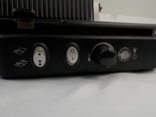 GRUNDIG Contact Grill #CG5040U 1200 Watts NON STICK PRESS TYPE BARBECUE 12 X 10 - Picture 4 of 6