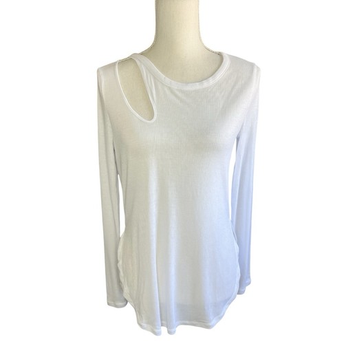 ALO Yoga White peak cutout long sleeve t-shirt in ivory Top activewear