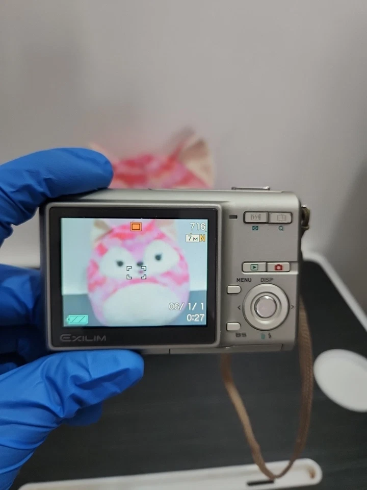 Casio EXILIM ZOOM EX-Z70 7.2 MP Digital Camera Silver Blurry Photos Parts Only - Image 3 of 4