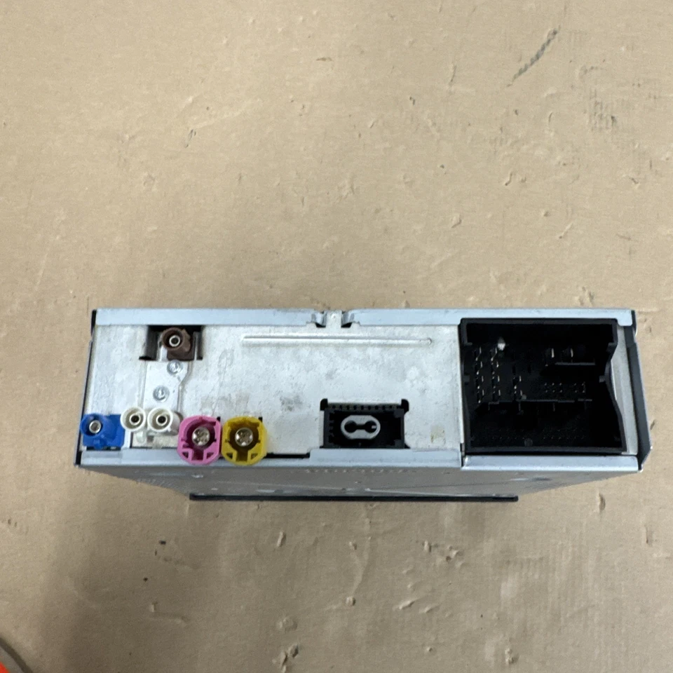 Guantera receptora de radio TIGUAN 18-20 montada para 3Q0035844A Foto 4 de 4