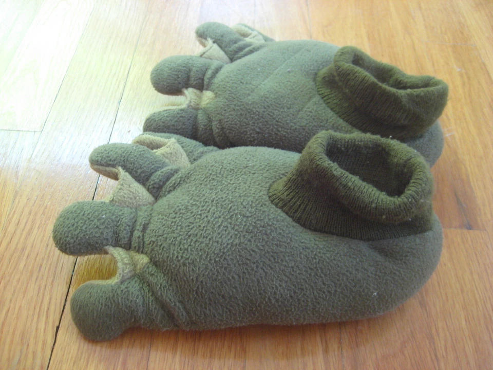 Old Navy plush green MONSTER SLIPPERS boy kid Halloween costume frog feet 3T 3 - Image 2 of 3