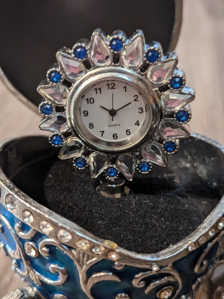 Reloj musical azul Biltmore para tu hogar interior huevo con joyas soporte música cuerda Foto 4 de 4