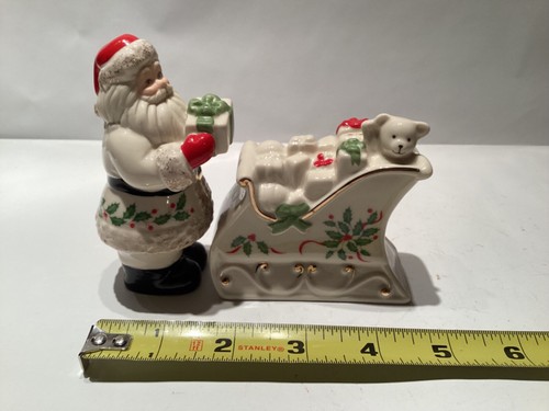 Santa Claus and Presents on Sleigh salt and pepper shaker set - Picture 6 of 6