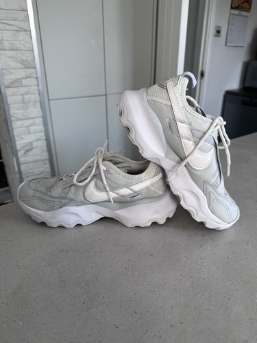 Womens light grey Nike TC 7900 premium 2 trainers size 5,5 - Picture 6 of 9