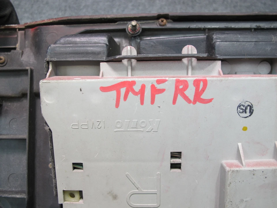 87-89 TOYOTA MR2 lanterna traseira luz indicadora lateral conjunto de placa OEM - Imagem 2 de 4